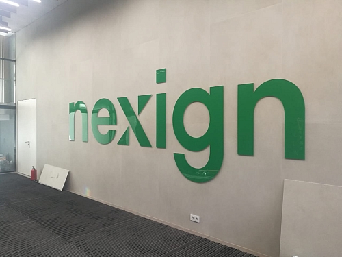 Рекламная вывеска в офисе компании Nexign