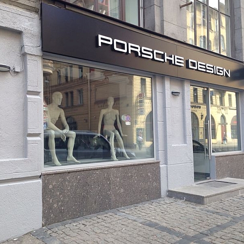 Фасадная вывеска для Porsche Design